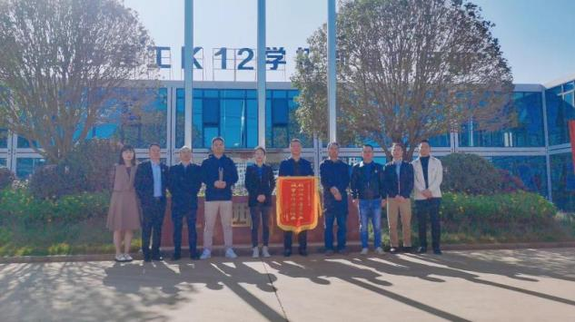 一面锦旗一份认可！壹号平台注册链接_壹号平台下载安装官网首页壹号平台注册链接_壹号平台下载安装获业主点赞赠锦旗